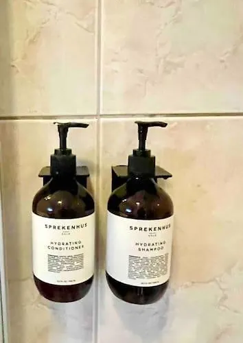 Et Helt Hus I Fredelige Omgivelser Med Utsikt! Ca 10 Min Fra Sentrum Nyaraló