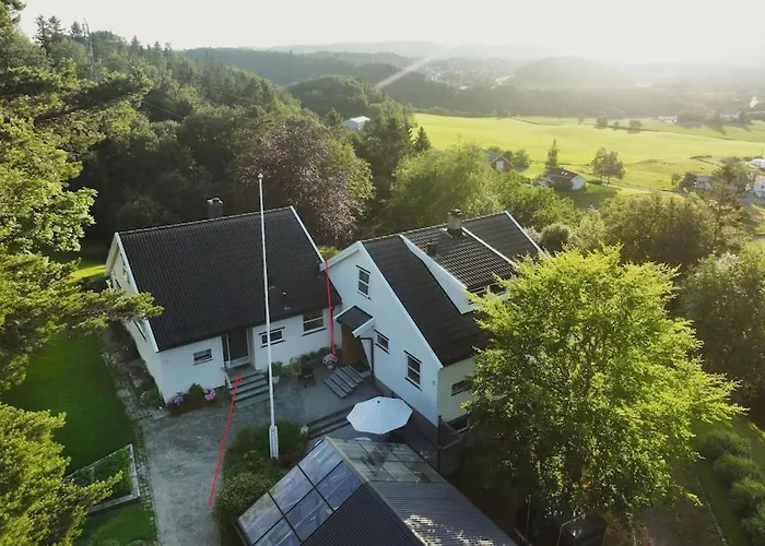 Et Helt Hus I Fredelige Omgivelser Med Utsikt! Ca 10 Min Fra Sentrum *